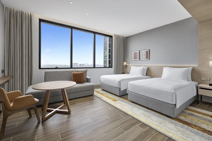 Room 8 of 38