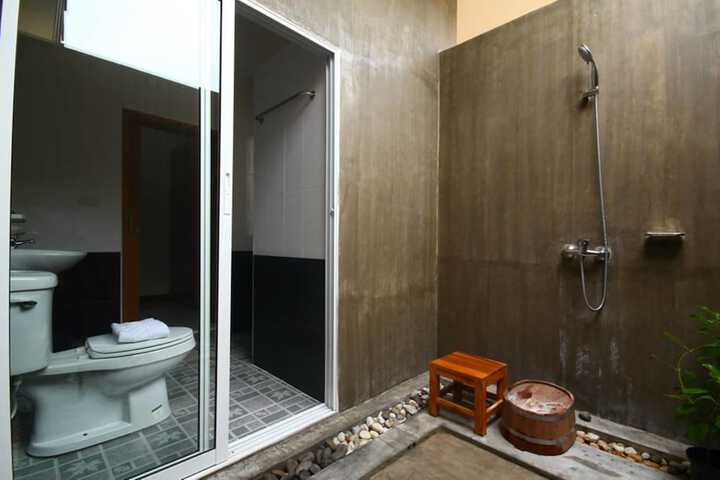 Room 11 of 28