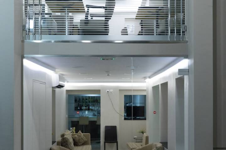 Entrance & Lobby