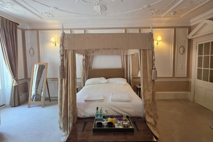 Room 8 of 19