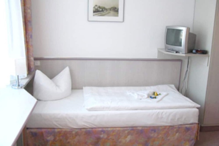 Room 9 of 21
