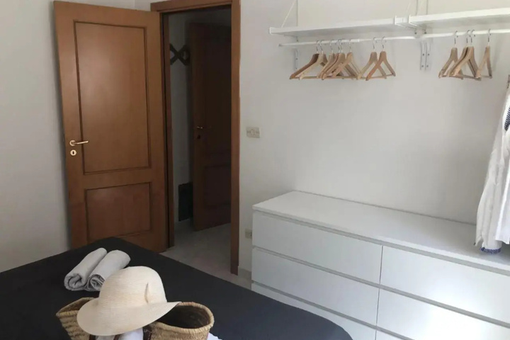 Room 4 of 11
