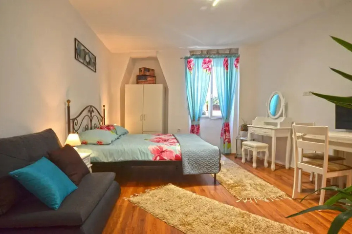 Room 2 of 11