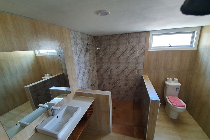 Room 67 of 94