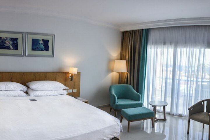 Room 18 of 140