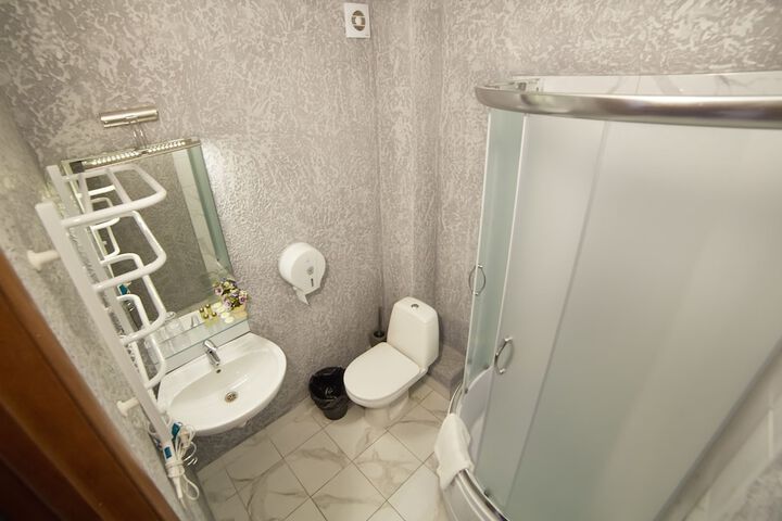 Room 32 of 46