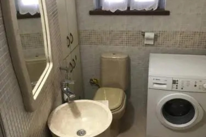 Room 4 of 4