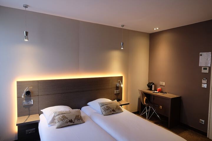 Room 15 of 34