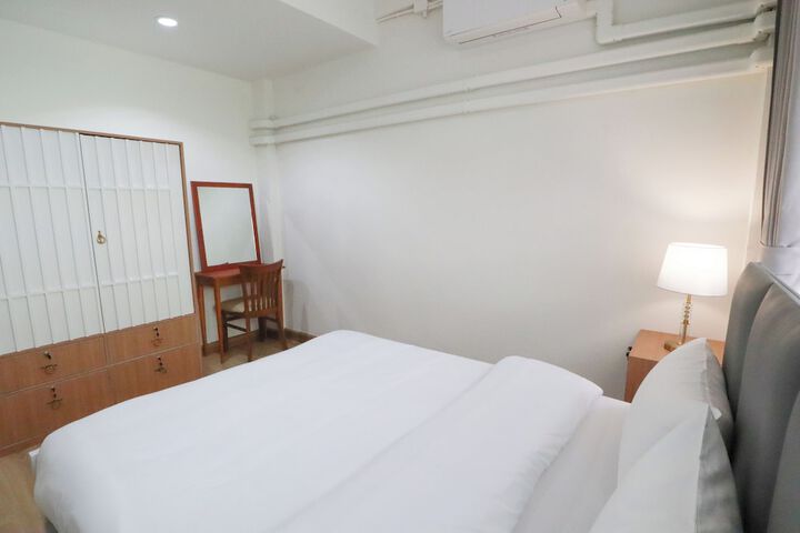 Room 25 of 76