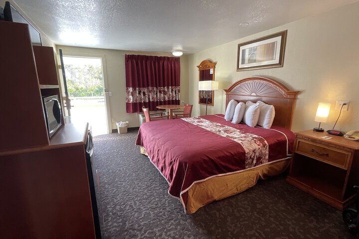 1 King Bed (9 of 17)