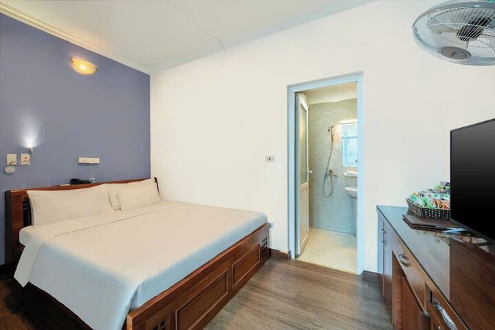 Room 11 of 23