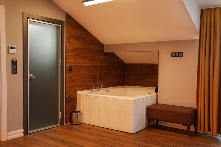 Room 16 of 45