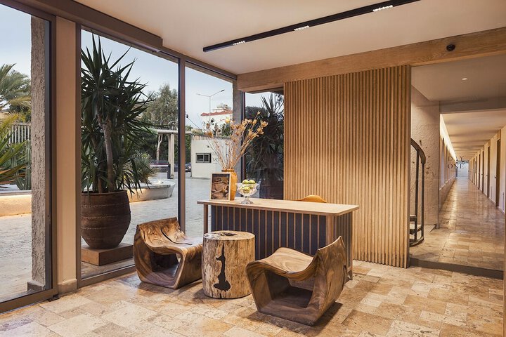 Entrance & Lobby