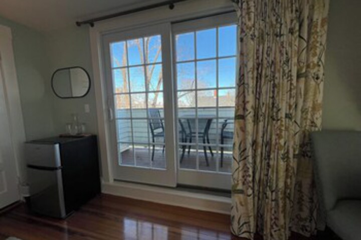 Room 28 of 297