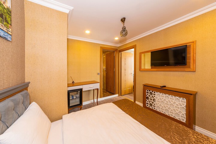 Room 12 of 48