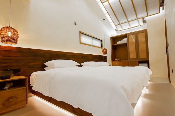 Room 21 of 49