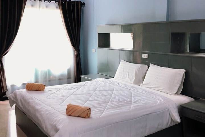 Room 32 of 66