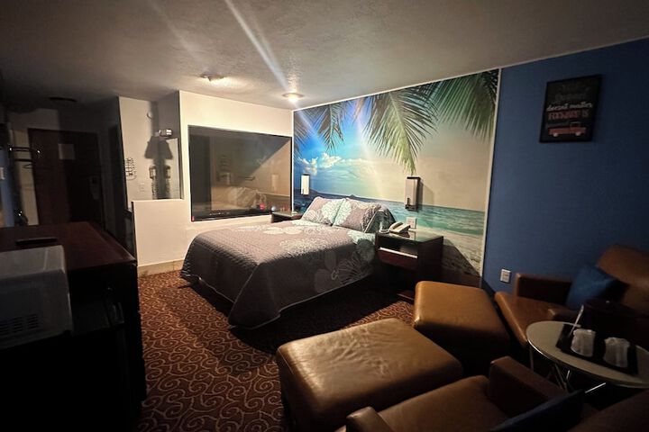 Room 16 of 66