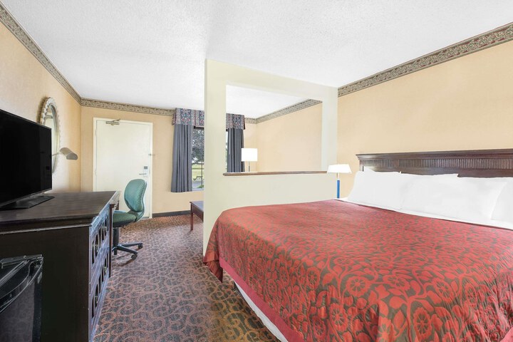 1 King Bed (7 of 11)