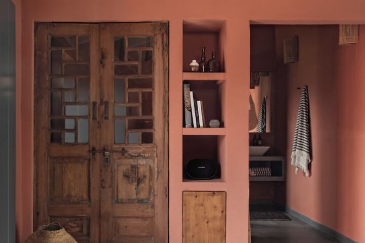 Room 8 of 84