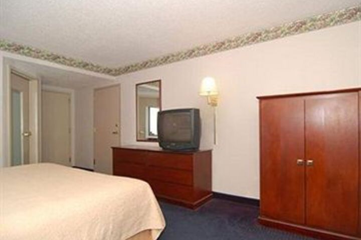Room 10 of 18
