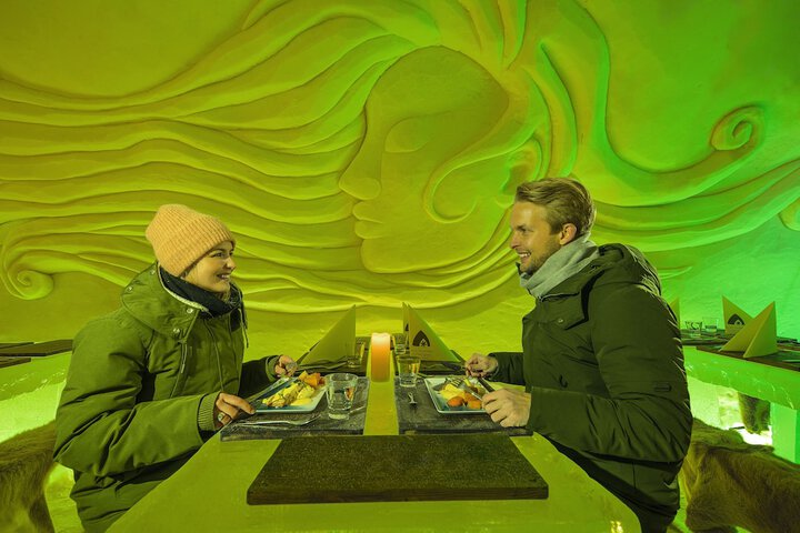Dining 73 of 100
