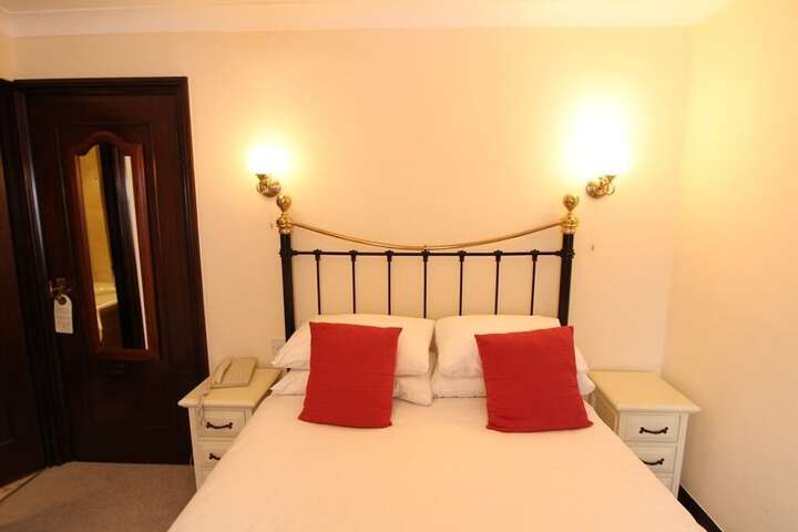 Room 12 of 140