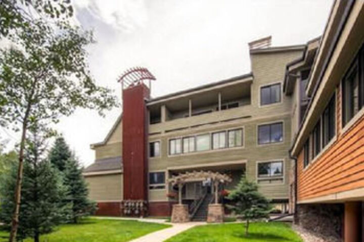 Ski Hill by Pinnacle Lodging