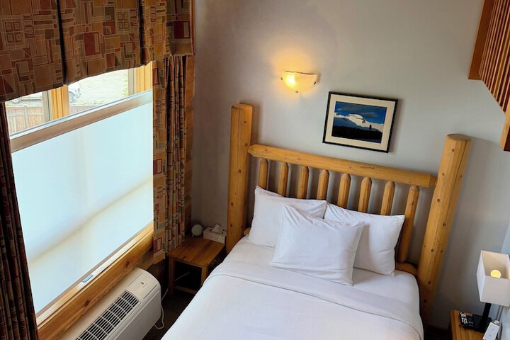Room 26 of 38