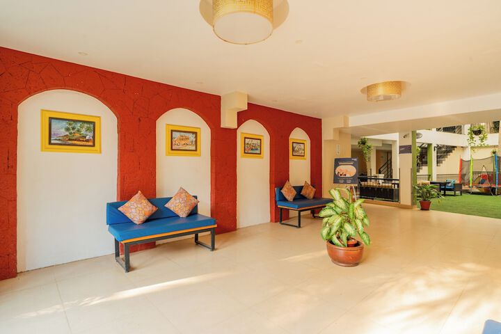Entrance & Lobby