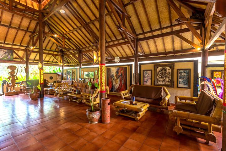 Entrance & Lobby