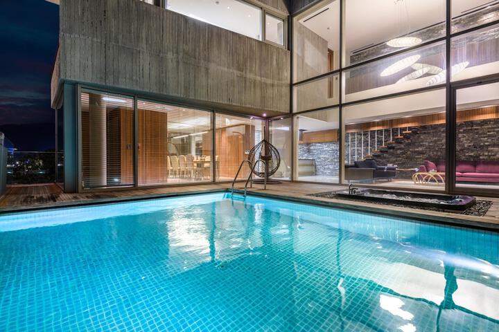 Pool 77 of 179
