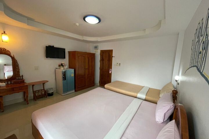 Room 25 of 47