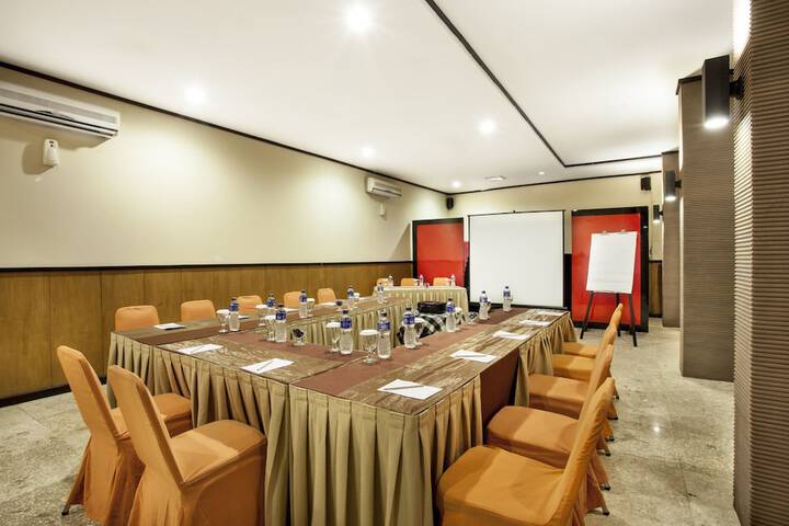 Ballroom/Hall 50 of 60