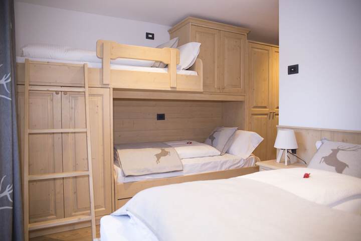 Room 3 of 33