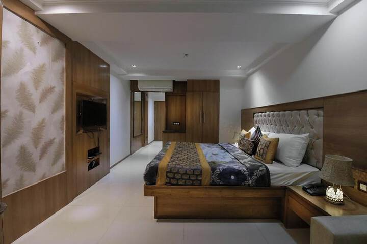 Room 6 of 44