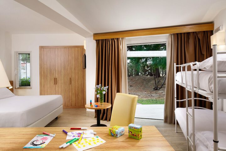 Room 10 of 31