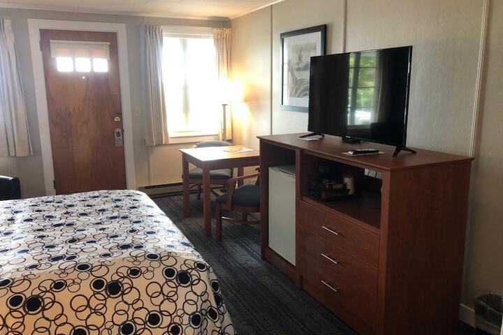 Room 8 of 18
