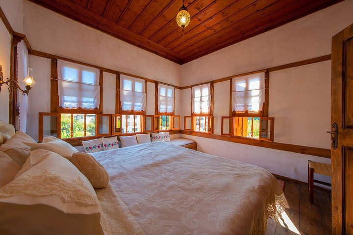 Room 8 of 22