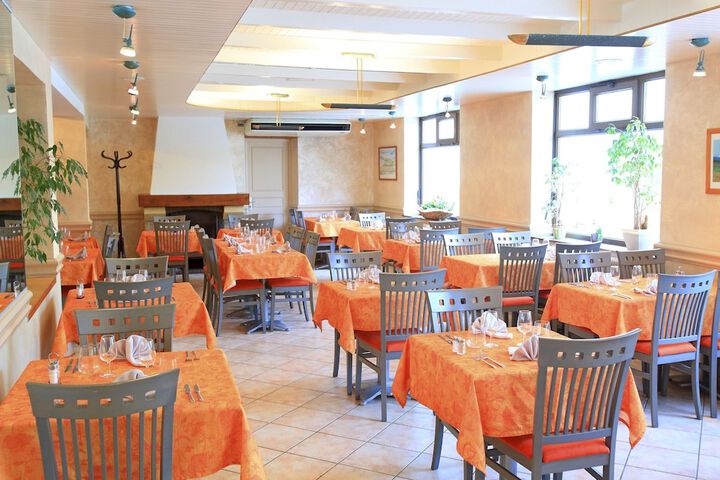 Dining 53 of 77