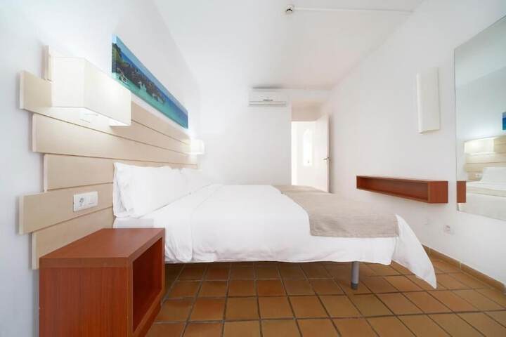 Room 4 of 37