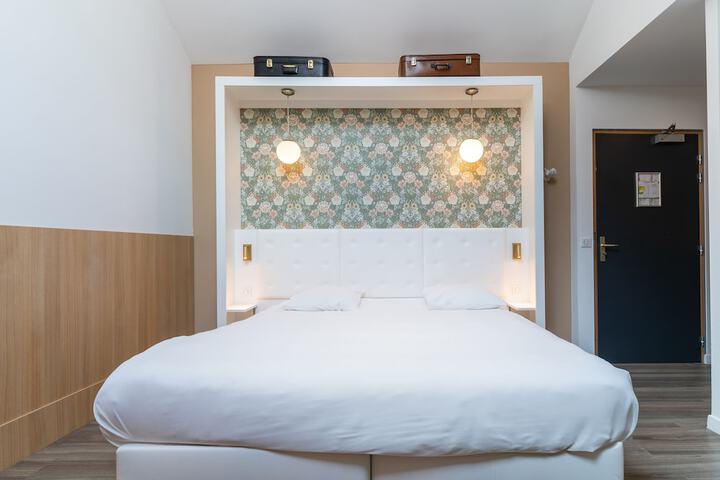 Room 4 of 42