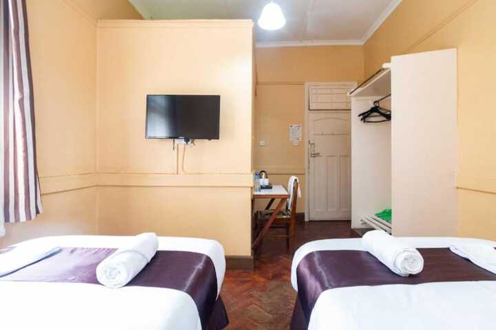 Room 6 of 50