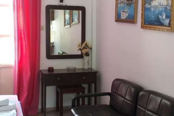 Room 5 of 33