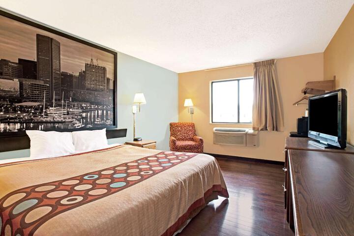1 King Bed Deluxe Room (6 of 9)