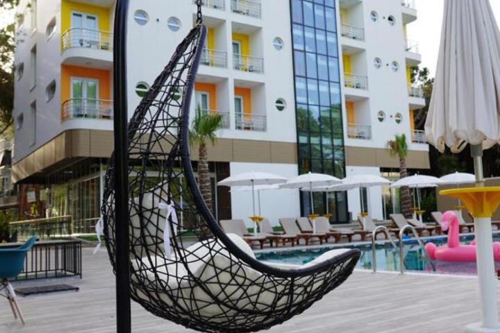 Hotel Monaco & Garden