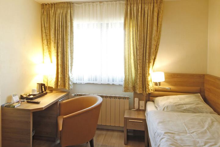 Room 6 of 52