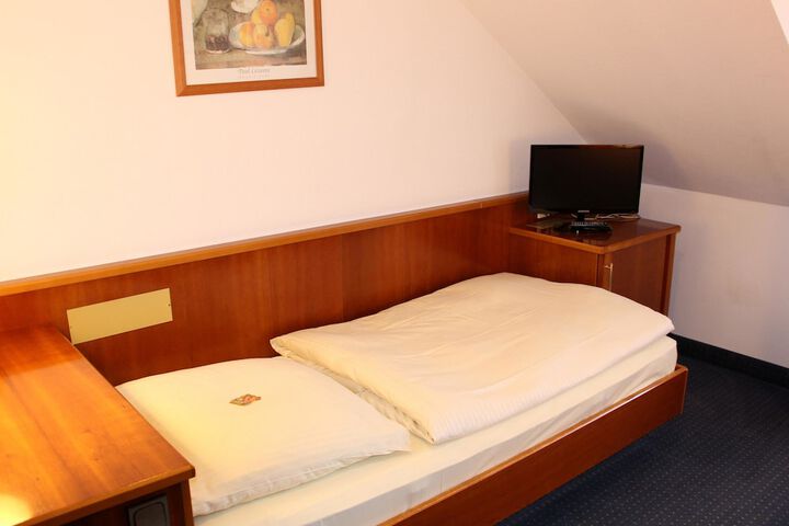 Room 16 of 31
