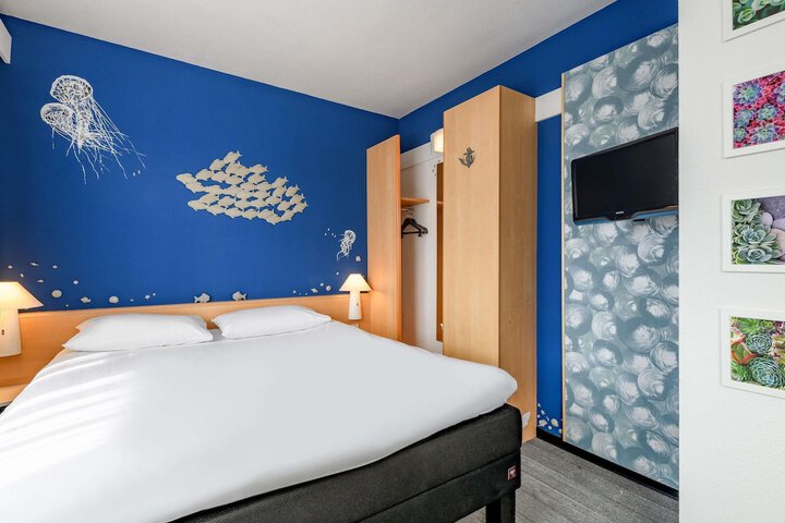 Hotel 64 of 67