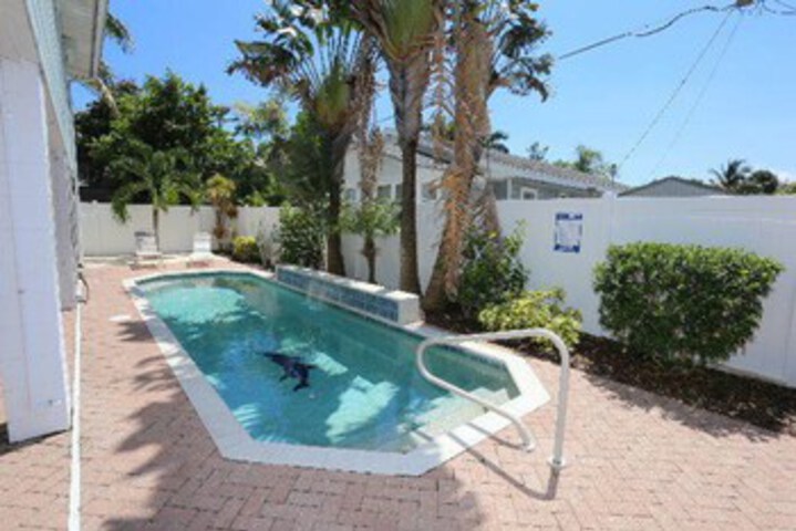 Pool 11 of 21